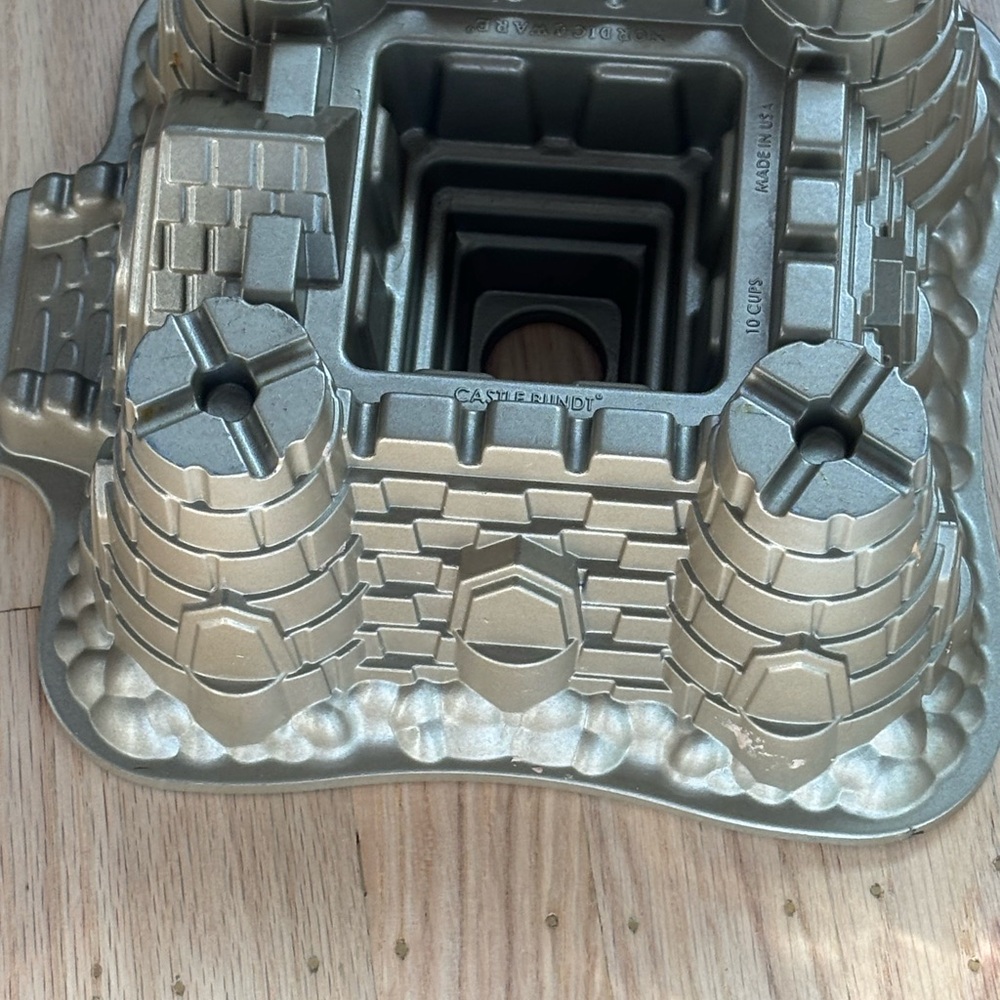 Preloved Nordic Ware Castle Bundt Cake Pan
